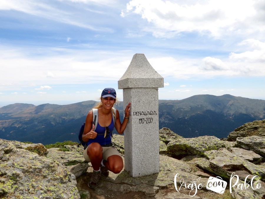 Monolito del centenario de la Real Sociedad Española de Alpinismo Peñalara