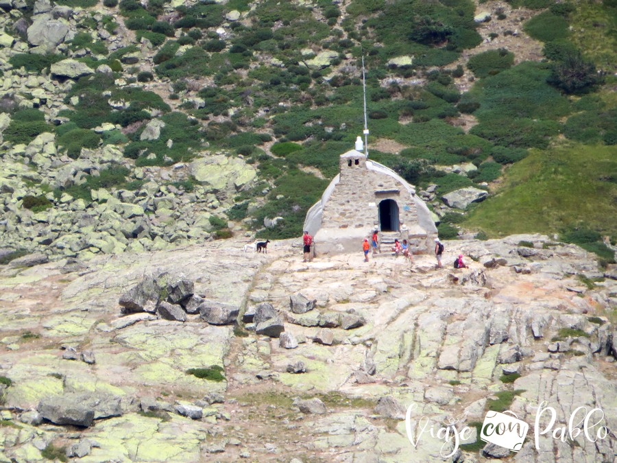 Refugio Zabala que dejamos a la derecha subida a peñalara