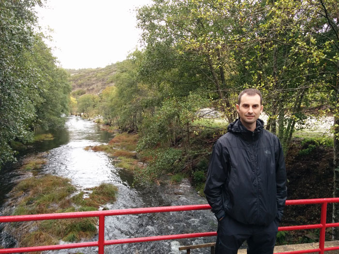 En el puente sobre el río Coa que da acceso a Trutalcôa 