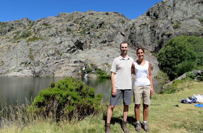 Posando ante la cueva de San Martín cañón del Tera