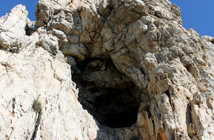 Entrada a la Cueva de la Mora