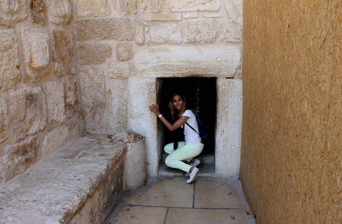 Puerta de la Humildad de la basílica de la Natividad Belén desde Jerusalén