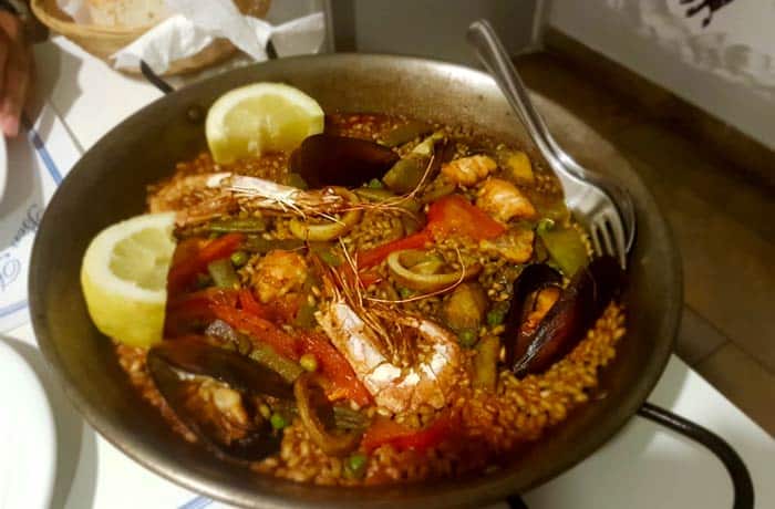 Paella de la casa comer en Rosas