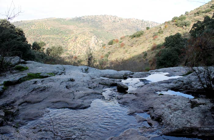 El Pozo Airón y al fondo Portugal y el río Duero encajonado