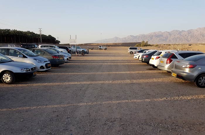 Aparcamiento donde dejamos el coche junto a la frontera israelí pasar de Israel a Jordania