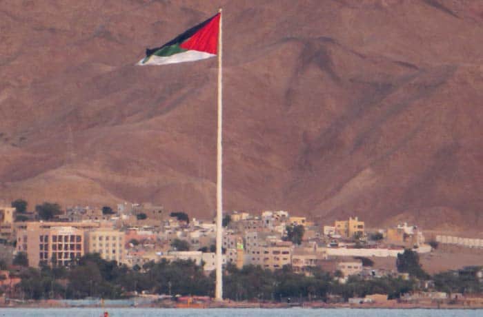 Vista de Áqaba desde Eilat pasar de Israel a Jordania