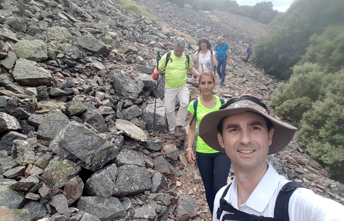 Caminando por la pedrera del Gorgorizo chorrera de Jigareo