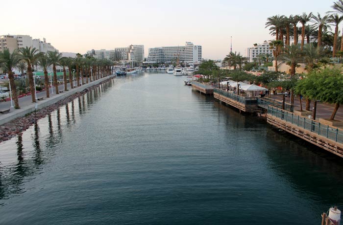 Lago junto al puerto de Eilat