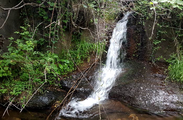 Pequeña cascada antes de llegar a la Jigareo