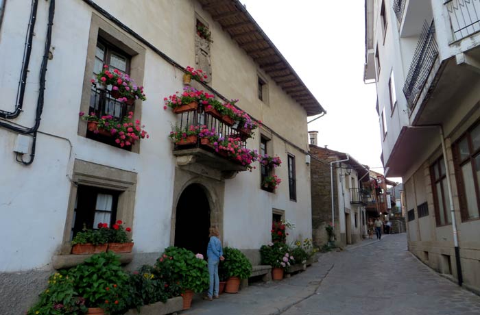 Una de las calles de Puebla de Sanabria