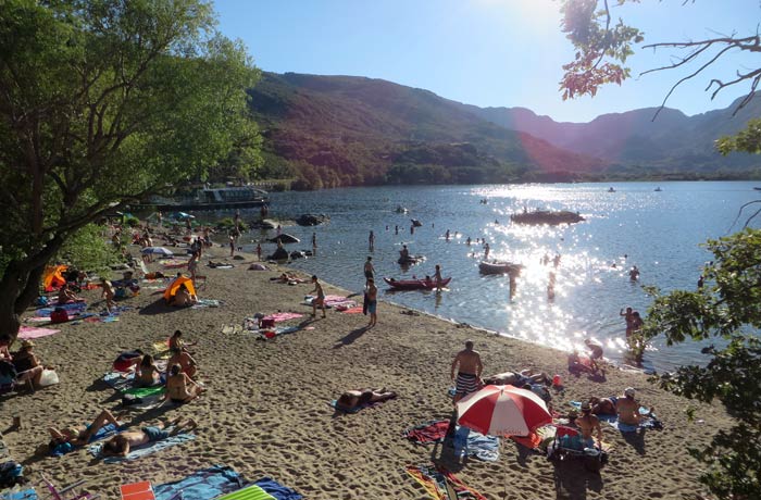 Vista de la playa de Custa Llago Lago de Sanabria