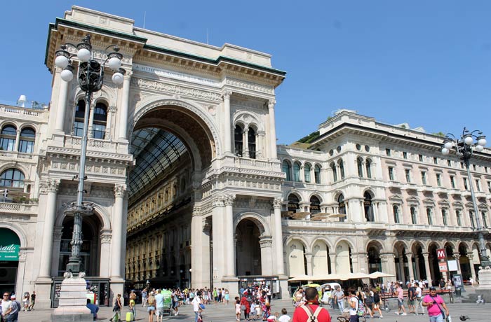 Entrada de la galería Vittorio Emanuele qué ver en Milán