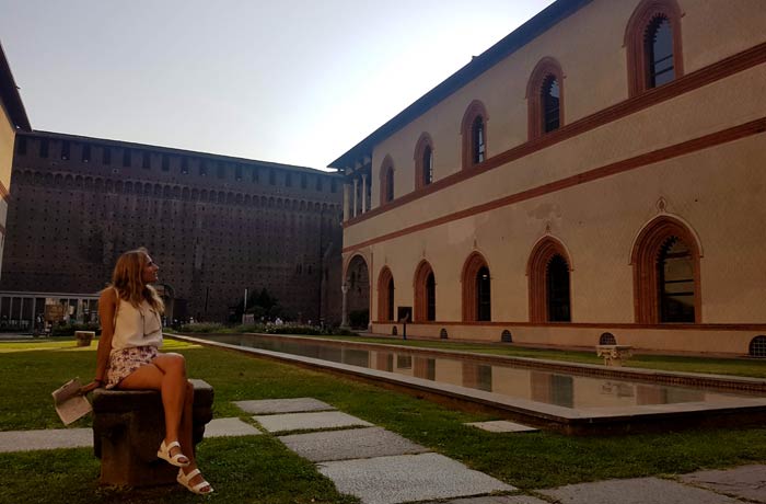 Uno de los patios del castillo Sforzesco qué ver en Milán