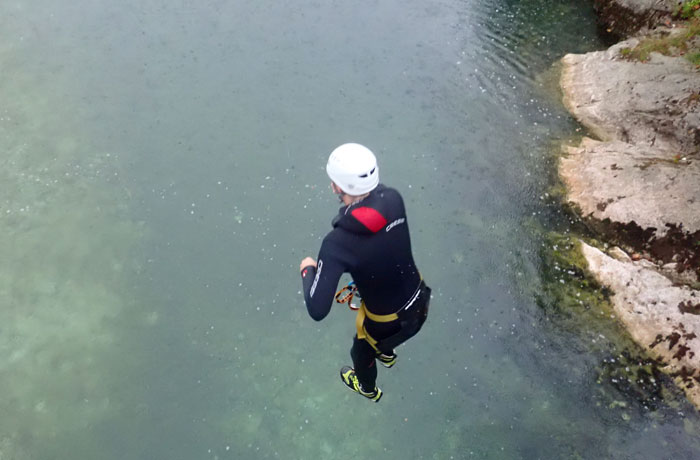 Salto final al río Sava Bohinjka barranquismo en Bled