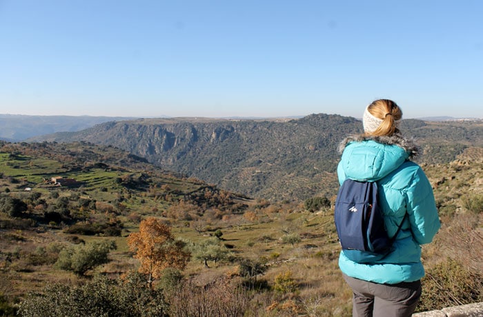 Dejamos atrás la vista del río Duero. Se intuye al fondo Arribes del Duero senderismo