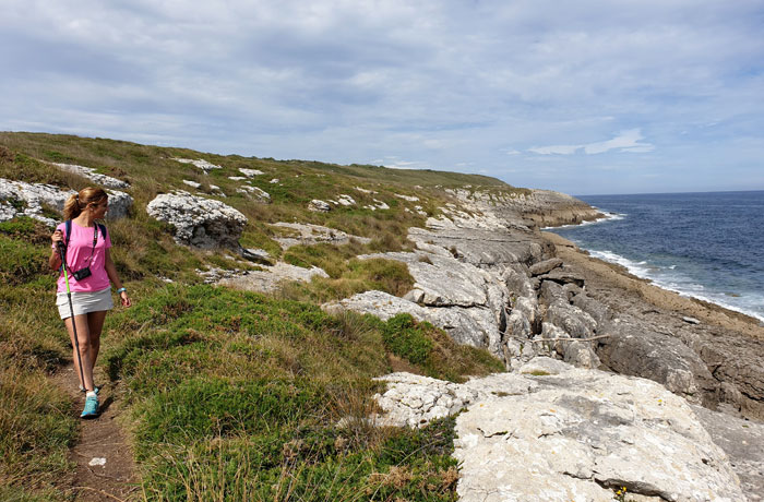 Bajo de la Regatona acantilados de San Vicente de la Barquera