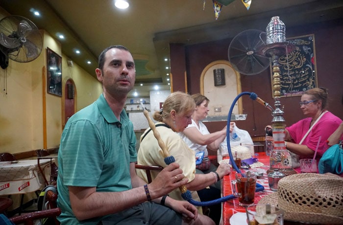 Fumando shisha en Luxor