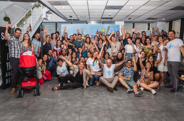 Foto de familia de los participantes en la jornada KLM Vuela Sostenible