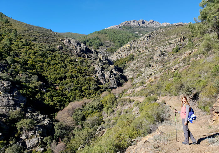 Comienzo del sendero del Valle de Belén tras dejar la pista