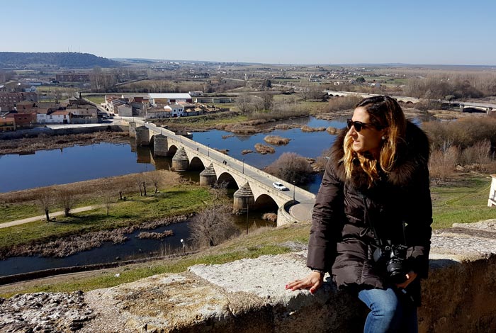 Vista del Águeda y del Puente Mayor desde la muralla en su tramo del Parador