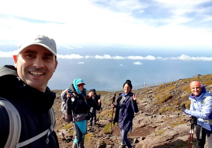 Nuestro grupo en la subida a la Montaña de Pico con Tripix Azores