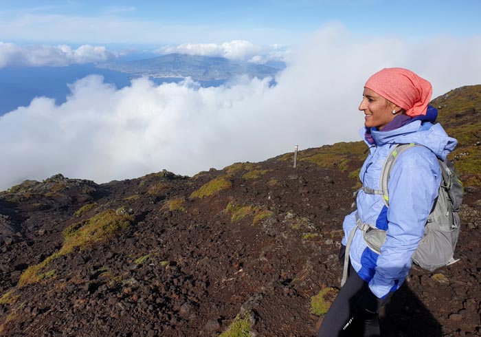 Momento en el que comenzamos a ver la isla de Faial durante la subida