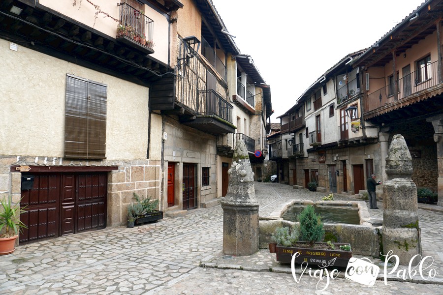 Plaza Mayor de San Martín del Castañar pueblos más bonitos de Salamanca