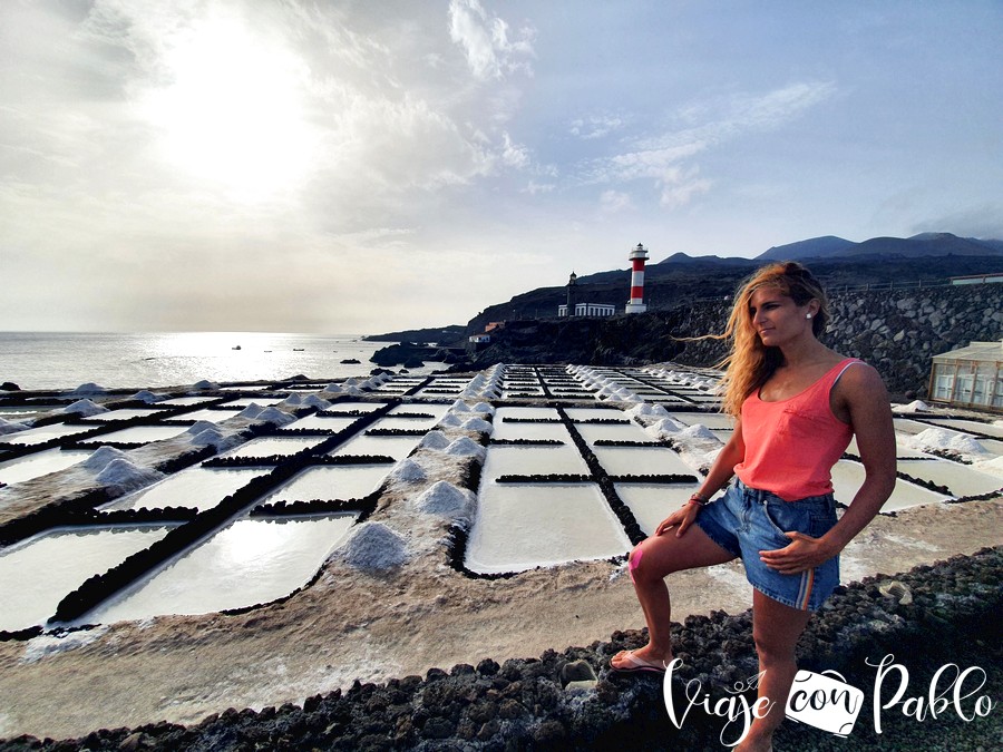 Salinas de Fuencaliente con el faro al fondo