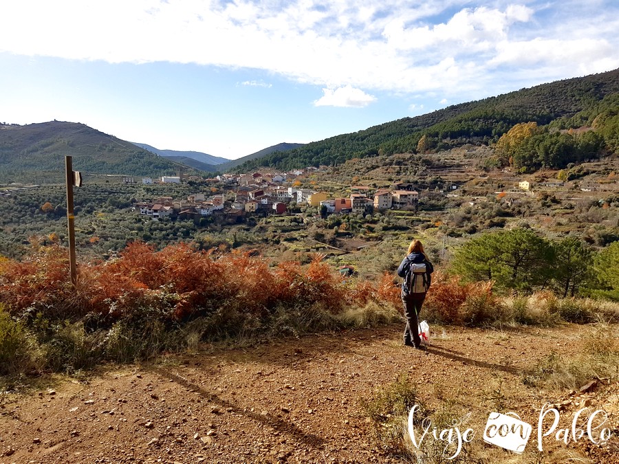 Vista de Herguijuela de la Sierra desde el sendero