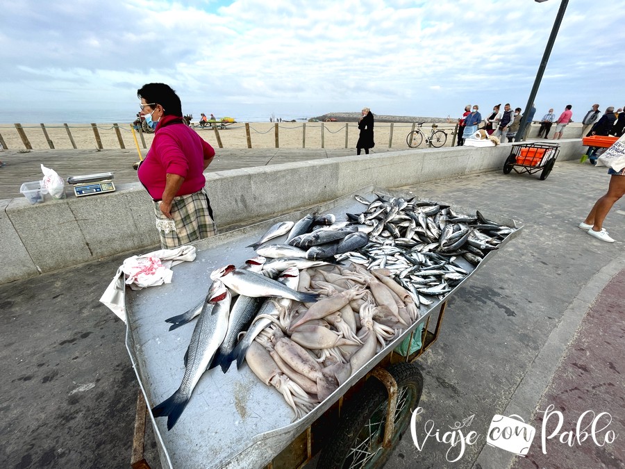 Venta de pescado en el barrio pesquero de Espinho