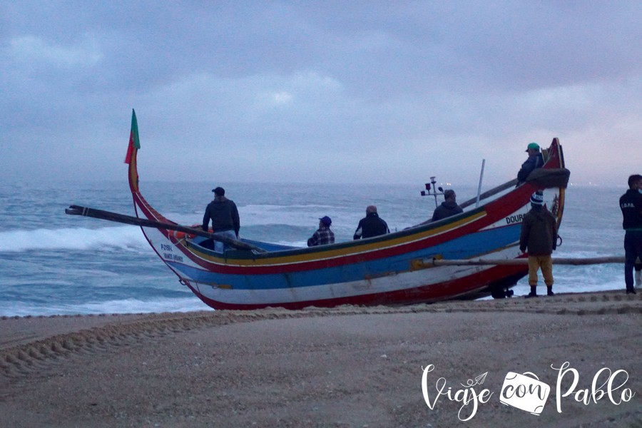 La embarcación, en el momento de entrar en el mar