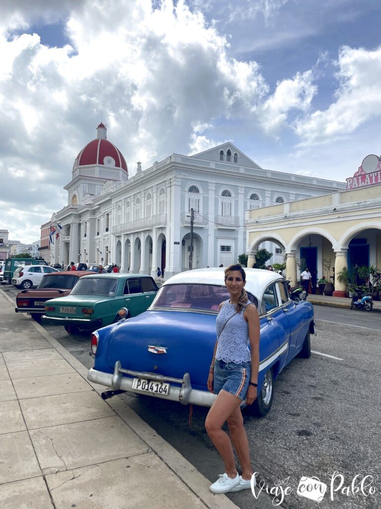 Otro coche clásico en Cienfuegos