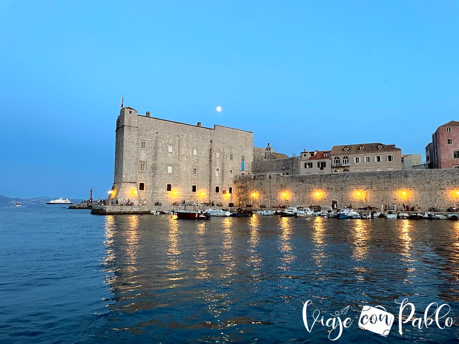 Puerto viejo de Dubrovnik y fortaleza de San Juan