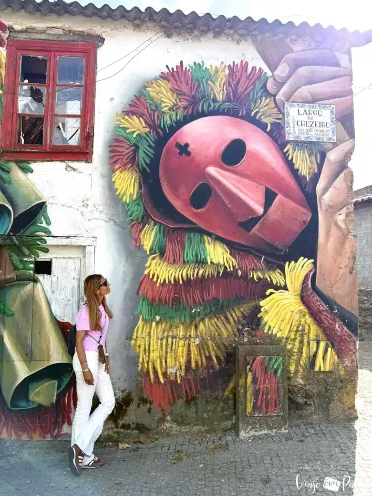 Uno de los murales de Podence